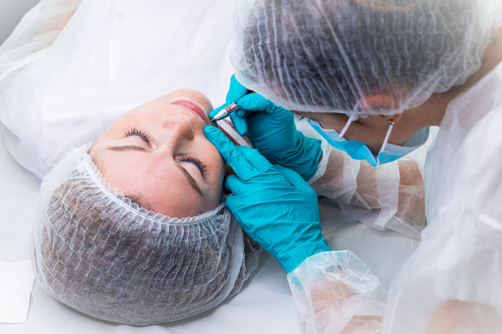 Ombre Beauty by Akira: waar microblading tot leven komt met meesterlijke precisie Wulop Belgie